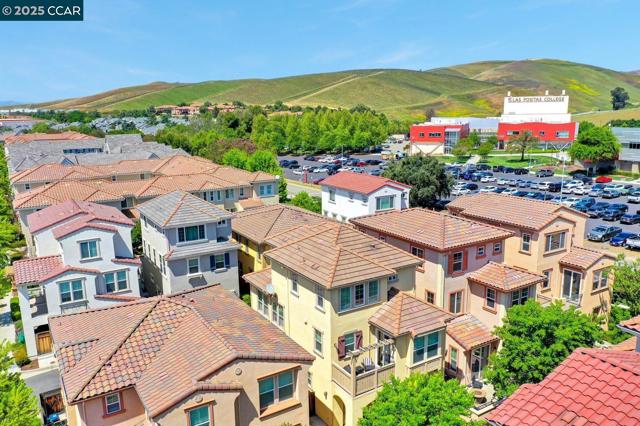 244 Selby Ln, Livermore CA: https://media.crmls.org/mediaz/4e3b34de-b144-487b-b916-1108d29789b2.jpg