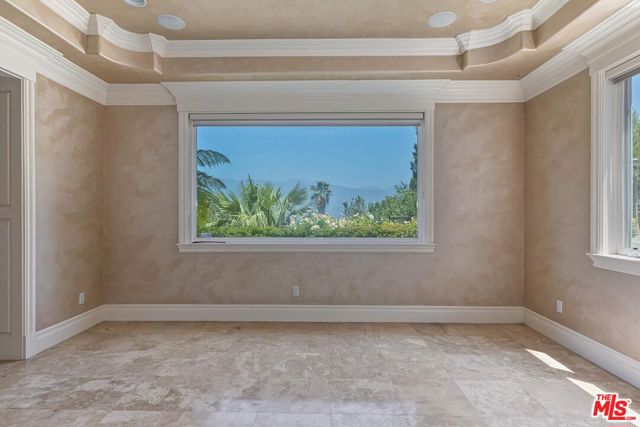 732 Saint Katherine Drive, La Canada Flintridge CA: https://media.crmls.org/mediaz/4e3bce0c-bf0d-4377-a390-c4de7371c8b4.jpg