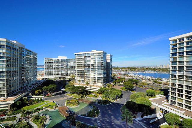 1820 Avenida del Mundo, Coronado CA: https://media.crmls.org/mediaz/4e3bf310-b11e-46dd-9e08-3de06733e555.jpg