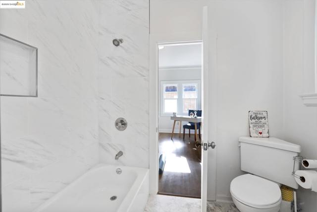 1641 E 20th Street, Oakland CA: https://media.crmls.org/mediaz/4e3c4e70-1601-45aa-aab3-ec9e445a3990.jpg