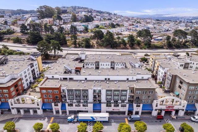 8200 Oceanview Terrace, San Francisco CA: https://media.crmls.org/mediaz/4e3c797a-deb3-4e38-8368-1532e529abed.jpg