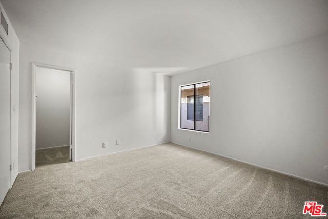 15207 Magnolia Boulevard, 116 photo 19