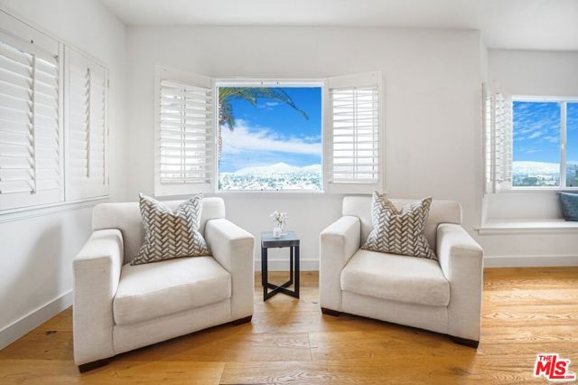 3485 Ridgeford Drive, Westlake Village CA: https://media.crmls.org/mediaz/4e3cae9c-ba91-4afa-a39e-53383385c42c.jpg
