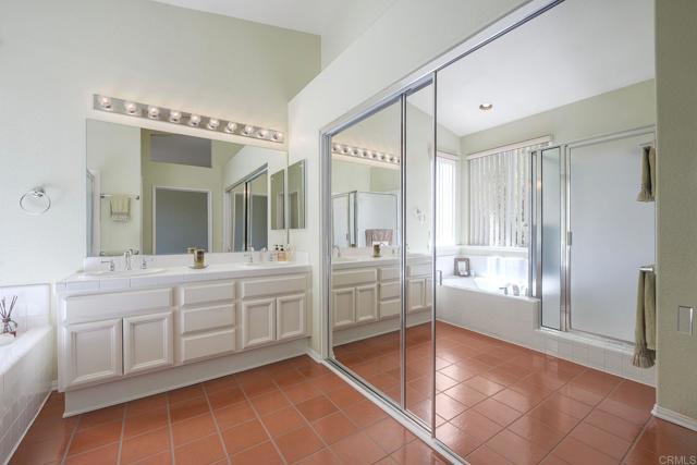5141 Palmera Dr, Oceanside CA: https://media.crmls.org/mediaz/4e3cc179-8e55-4860-ba8a-ef844f9e1acb.jpg