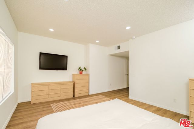 19029 Nordhoff Street, Northridge CA: https://media.crmls.org/mediaz/4e3d1fe0-90c1-4039-847c-32a1740c0794.jpg