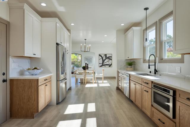 135 Morningside Drive, San Anselmo CA: https://media.crmls.org/mediaz/4e3d3481-8651-48f6-9932-41c8b5d6697d.jpg