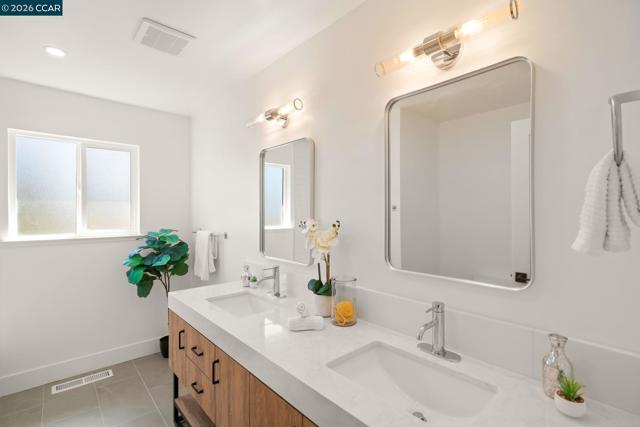 Image 18 of 31 For 3959 Chestnut Ave