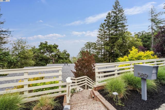 589 TAHOS ROAD, Orinda CA: https://media.crmls.org/mediaz/4e3db7fe-d26f-42ee-9efb-fc2feedfdb19.jpg