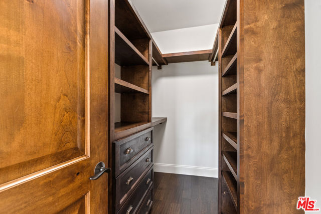851 19th Street, Santa Monica CA: https://media.crmls.org/mediaz/4e3dddfa-4c36-4eec-9246-a868e67cc2eb.jpg