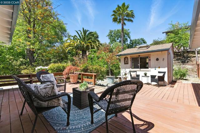 3824 Via Granada, Moraga CA: https://media.crmls.org/mediaz/4e3e4479-d37c-4aef-8f48-f77660c1d940.jpg