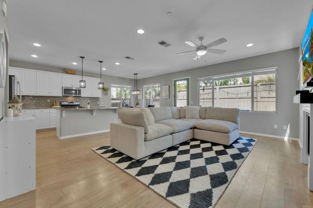1132 Cherry Tree Lane, Vista CA: https://media.crmls.org/mediaz/4e3ea7cb-a70a-4f9d-87f3-b6d2464b3293.jpg