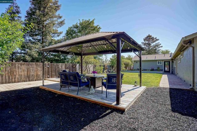 5665 Lewis Way, Concord CA: https://media.crmls.org/mediaz/4e3f9827-869a-4717-bf35-bdb6bd5e7bee.jpg