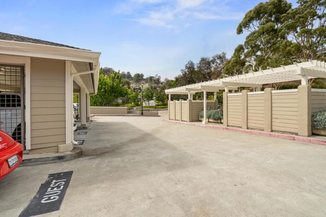 613 Swallowtail Court, Brisbane CA: https://media.crmls.org/mediaz/4e3fcc5d-e624-4ad1-8f34-79a947cce94a.jpg