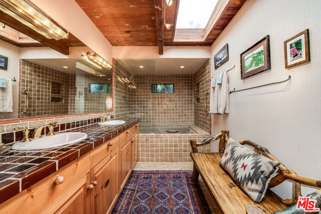 454 E Rustic Road, Santa Monica CA: https://media.crmls.org/mediaz/4e3fec4f-8bcf-472a-b8ad-f042ec18e839.jpg