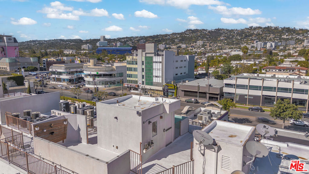 131 N Croft Avenue #401