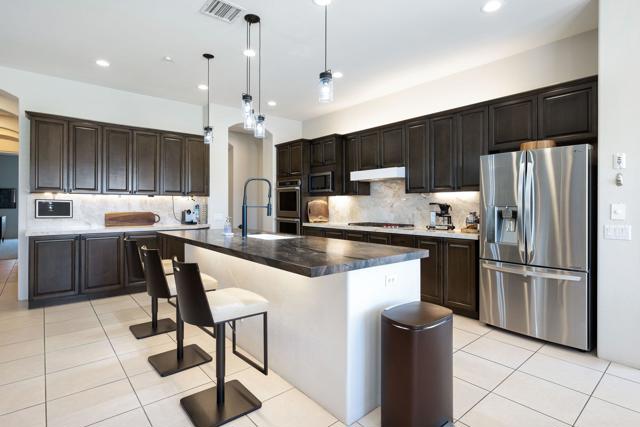 23-web-or-mls-DT_Reina_OPMG_0923_023