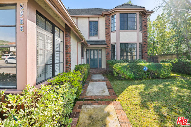 5722 Hempstead Drive photo 2
