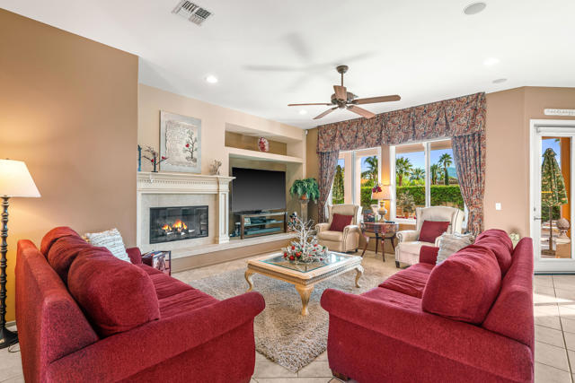 17 Corte Del Sol, Rancho Mirage CA: https://media.crmls.org/mediaz/4e40f878-ea26-4cad-8f33-b571c073386b.jpg