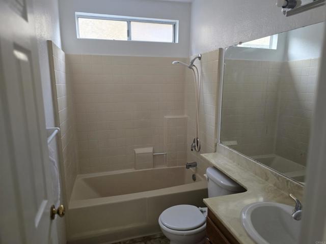 Detail Gallery Image 5 of 17 For 1882 Olamar Way, San Diego,  CA 92139 - 4 Beds | 3 Baths