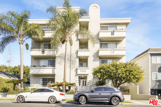 1706 Colby Avenue, Los Angeles CA: https://media.crmls.org/mediaz/4e41dae7-dd14-43e0-bf68-5f380a6006c3.jpg