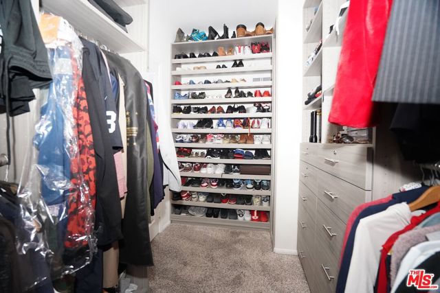 9009 S Calvin Way, Inglewood CA: https://media.crmls.org/mediaz/4e41e1e5-d0c9-47df-a779-eb839ab097e8.jpg
