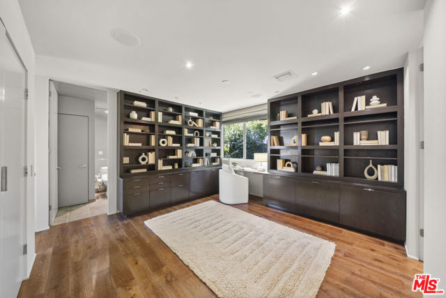 3625 Lowry Road, Los Angeles CA: https://media.crmls.org/mediaz/4e423b2f-2754-4634-ab6b-198cf7b70c0e.jpg