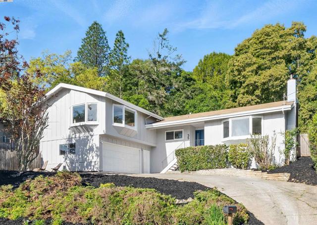 35 San Joaquin Pl, Novato CA: https://media.crmls.org/mediaz/4e42c4cf-afd7-4065-ab10-faa35ee98717.jpg