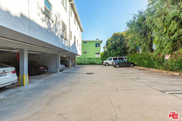 1429 Havenhurst Drive, West Hollywood CA: https://media.crmls.org/mediaz/4e42ed2b-5086-4ec0-8e89-c7f215c4d6ac.jpg