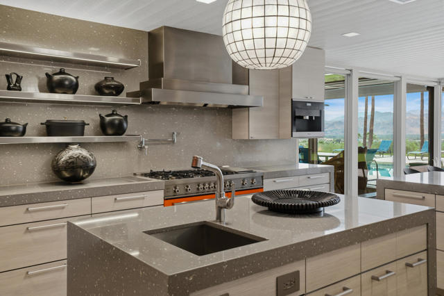 855 W Coronado Avenue, Palm Springs, CA 92262