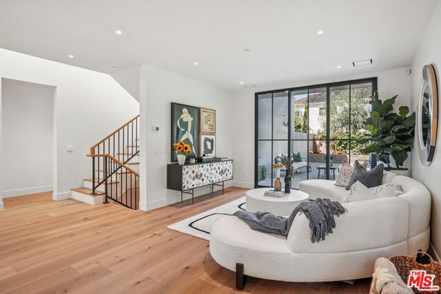 4034 Coolidge Avenue, Culver City CA: https://media.crmls.org/mediaz/4e43b17b-7c48-4ab0-ba9a-9862423cd301.jpg