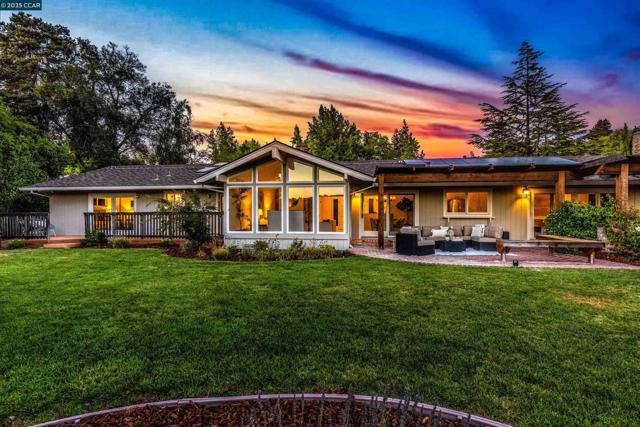 11 Breck Ct, Moraga CA: https://media.crmls.org/mediaz/4e4439c6-d57f-4547-8399-107aec3f42e4.jpg