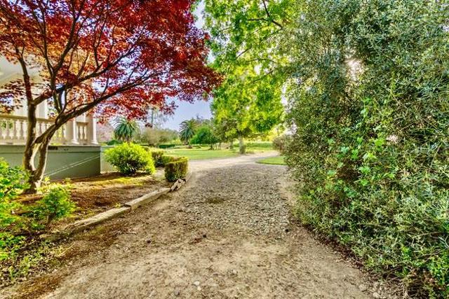 610 San Felipe Road, Gilroy CA: https://media.crmls.org/mediaz/4e447bfd-7205-4080-be6a-ab7513bc775f.jpg