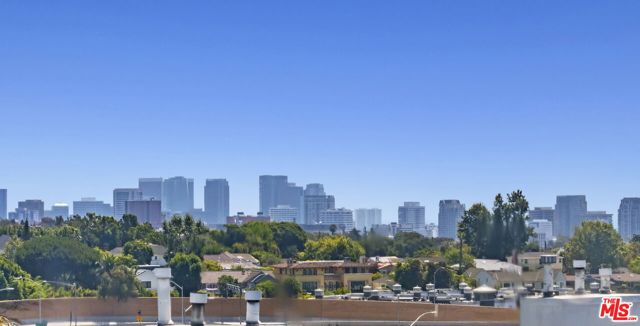 171 N Church Lane, Los Angeles CA: https://media.crmls.org/mediaz/4e44e3e4-49ea-4228-8b39-27da4bfac5d1.jpg