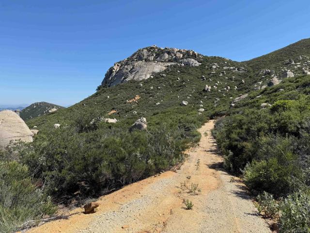 17441 Dos Picos Park Road, Ramona CA: https://media.crmls.org/mediaz/4e4628d2-f6fa-4c5e-8ef6-4bd7c8150926.jpg