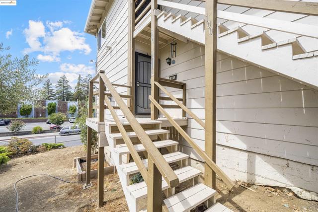 100 Carolina St, Vallejo CA: https://media.crmls.org/mediaz/4e46321e-aa06-43b0-a9aa-52be26eac307.jpg