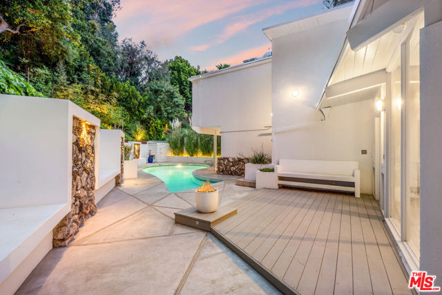 3027 Franklin Canyon Drive photo 8