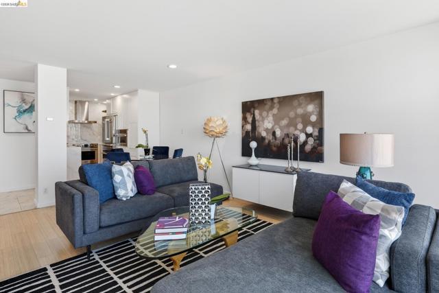 565 Bellevue Ave, Oakland CA: https://media.crmls.org/mediaz/4e465a48-dd84-4dda-a97e-468fe0ac537b.jpg