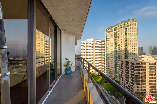 10601 Wilshire Boulevard, Los Angeles CA: https://media.crmls.org/mediaz/4e467cd4-6896-4b55-a764-7fea416bb5b4.jpg