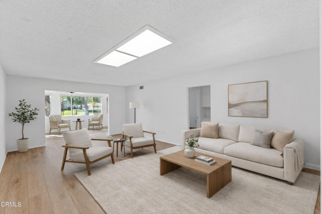 Detail Gallery Image 3 of 35 For 7202 Village 7, Camarillo,  CA 93012 - 2 Beds | 2 Baths