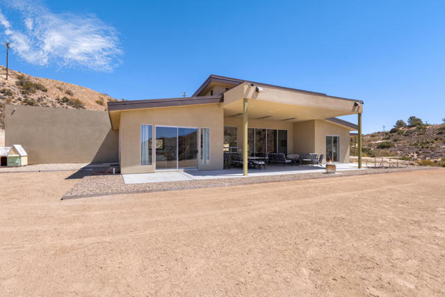7852 Pinon Drive, Yucca Valley CA: https://media.crmls.org/mediaz/4e47ede8-273d-47ea-9bf6-b7987145a985.jpg