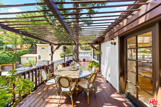 1508 N Beverly Glen Boulevard, Los Angeles CA: https://media.crmls.org/mediaz/4e49469d-e4e2-49dc-b9e0-88188c7cb145.jpg