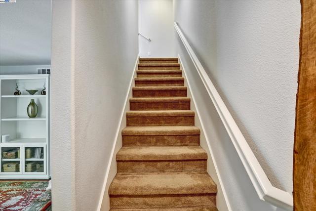 140 Selby Ln, Livermore CA: https://media.crmls.org/mediaz/4e496ec4-9e54-4b50-aef8-d6f79fb2fbfe.jpg