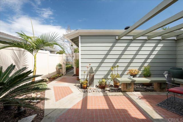 Detail Gallery Image 29 of 31 For 919 Wentworth Cir, Vista,  CA 92081 - 3 Beds | 2/1 Baths