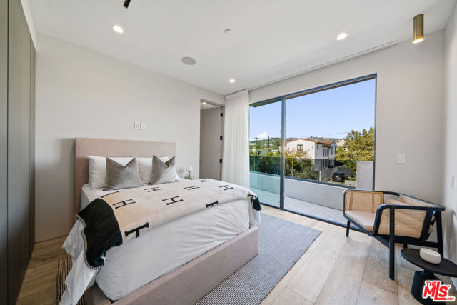 6660 Maryland Drive, Los Angeles CA: https://media.crmls.org/mediaz/4e4a5024-b2f6-4e3a-9a57-1356d83b6f4d.jpg