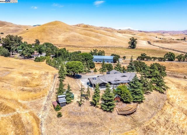 8191 Highland Rd, Livermore CA: https://media.crmls.org/mediaz/4e4acce8-e27e-49d1-bec0-66873e7a024e.jpg