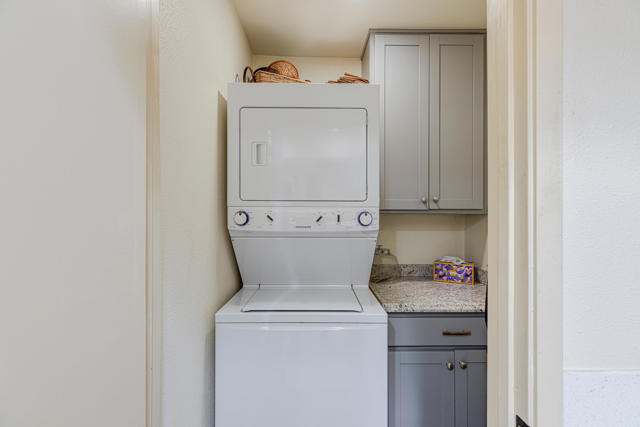 605 E Amado Road, Palm Springs CA: https://media.crmls.org/mediaz/4e4b5f9d-dfc0-4f88-b9c0-8ed82dd10cce.jpg