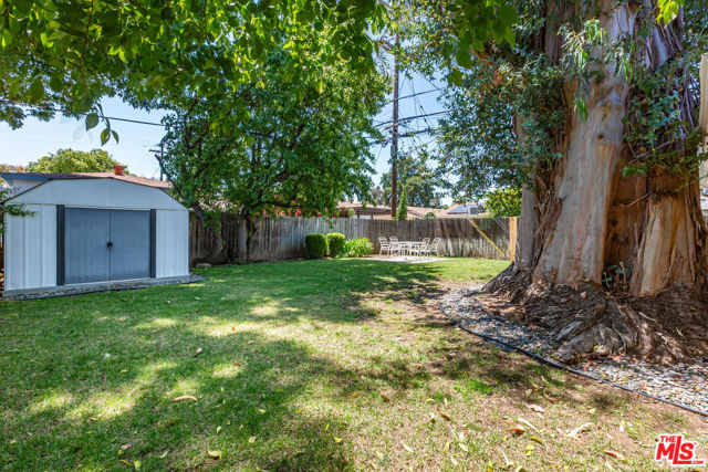 21924 Buena Ventura Street, Woodland Hills CA: https://media.crmls.org/mediaz/4e4baa62-8a07-45b6-b3a6-4a93d3648e7a.jpg