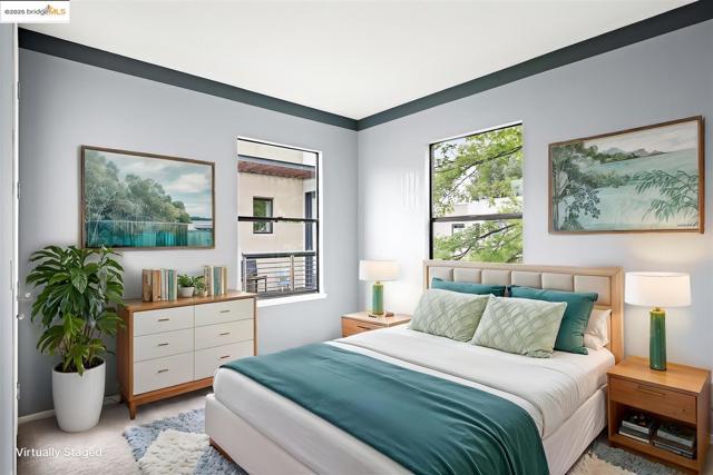 121 City Limits Cir, Emeryville CA: https://media.crmls.org/mediaz/4e4baca5-856e-4e38-a49c-61609eacecca.jpg