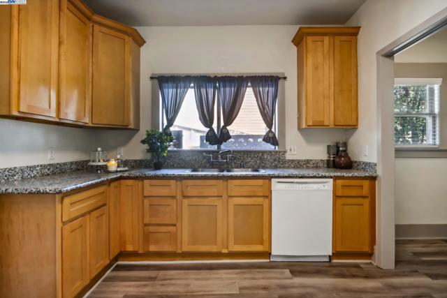 774 S 12th St, San Jose CA: https://media.crmls.org/mediaz/4e4bb99b-62f7-458a-a2a8-a0ea62685dd2.jpg