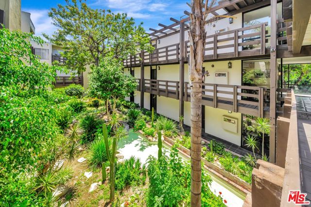 320 S Ardmore Avenue, Los Angeles CA: https://media.crmls.org/mediaz/4e4be293-d306-4f3e-a8cf-0f2ef3e8dbcb.jpg